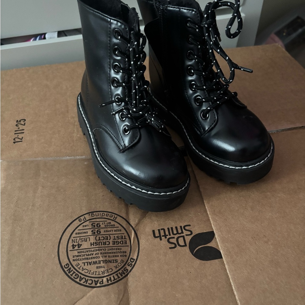 Brand New!! H&M Girls Black Combat Boots with Faux Fur Lining Size 12